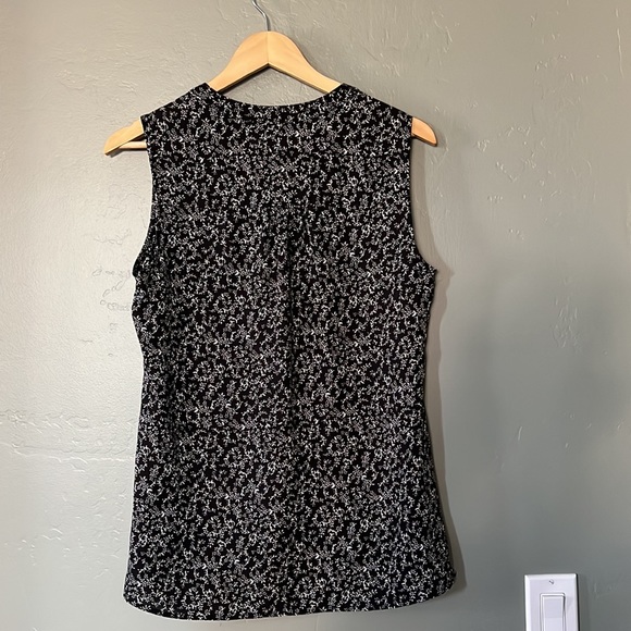 CHAUS Black and White Floral Tunic - Picture 6 of 8